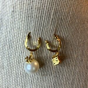 Mis Matched Tory Burch Earrings 1” Pearl Dice